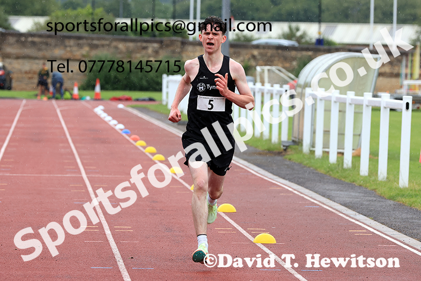 BBoys 1500 metres, 2025 Northumberland Schools Track and Fields, Wentworth, Hexham. Photo: David T. Hewitson/Sports for All Pics